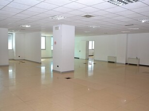 Ufficio in Affitto a Padova, zona ZONA INDUSTRIALE-EST, 3'000€, 315 m²