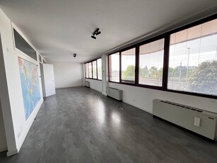 Ufficio in Affitto a Pordenone, zona Semicentro, 1'150€, 170 m²
