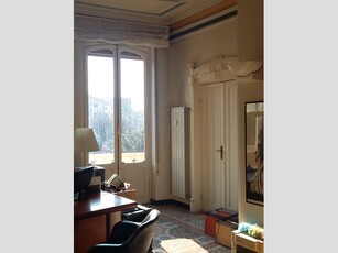 Ufficio in Affitto a Savona, 3'000€, 300 m²