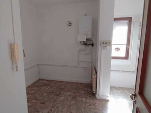 Ufficio in Affitto a Savona, 800€, 70 m²