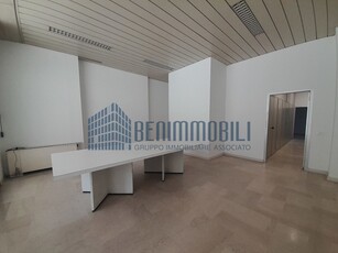 Ufficio in Vendita a Brescia, 176 m²