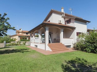 Villa a San Vincenzo