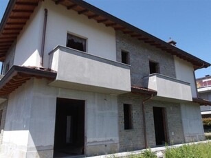 Villa a schiera a Carugo