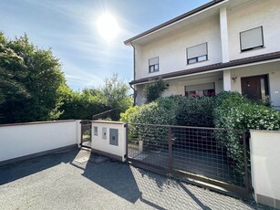 Villa a schiera in Via della Crociera 8/e in zona Crosera a Monfalcone