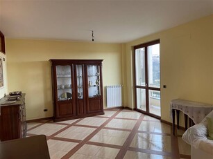 Villa a schiera in Via Paola Orsi in zona Viale de Filippis a Catanzaro