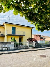 Villa a schiera in Via Rossini in zona Caselle a Nogara