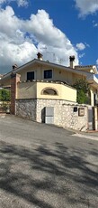 Villa a schiera in Via Svetonia in zona Marco Simone a Guidonia Montecelio