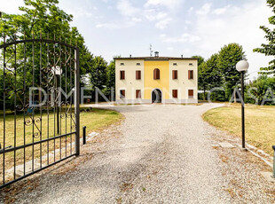 Villa abbinata nuovo con giardino privato di mq. 1000