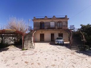 Villa da ristrutturare in zona Villagrazia di Carini a Carini