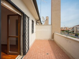 Villa in Affitto a Roma, zona Torrino-Mostacciano-Decima, 1'900€, 150 m², con Box