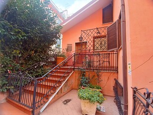 Villa in Vendita a Benevento, zona Centro, 290'000€, 220 m²