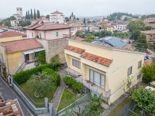 Villa in Vendita a Castelnuovo del Garda Castelnuovo del Garda