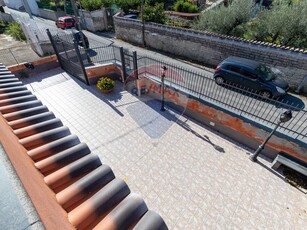 Villa in Vendita a Catania, zona Vaccarizzo, 140'000€, 165 m²