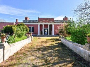 Villa in Vendita a Lecce, zona Rudiae, 980'000€, 600 m²
