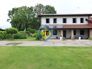 Villa in Vendita a Pordenone, 358'000€, 280 m²