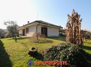 villa in vendita a Solaro