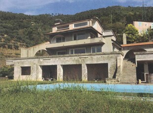 Villa in Via Colle Tondo 2/4 a Pietrasanta