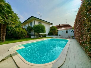 Villa in Via Madonnina 25, Sesto Calende, 7 locali, 2 bagni, garage