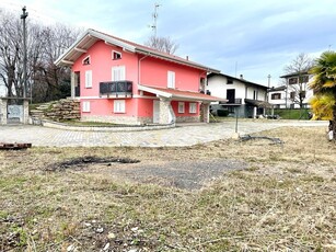 Villa in Via San Giuseppe, Albizzate, 6 locali, 3 bagni, con box