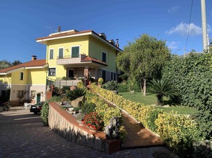 Villa in Via San Pietro n. 34 a Giffoni Sei Casali