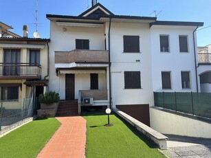 Villa in Via Statuto a Sant'Angelo lodigiano