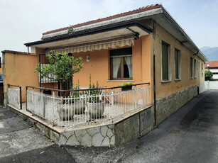 villa indipendente in vendita a San Felice del Benaco