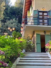 Villa seminuova in zona Gombitelli a Camaiore