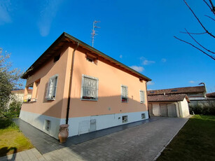 Villa singola ristrutturato con garage