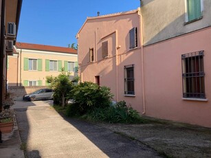 Villetta a schiera in Vendita a Mantova, zona Castelnuovo Angeli, 105'000€, 110 m²