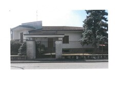 Villa in Via Ferrari 4 a Pozzo D'Adda