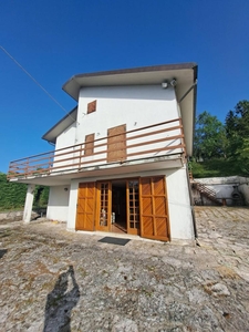 casa in vendita a Valle Castellana