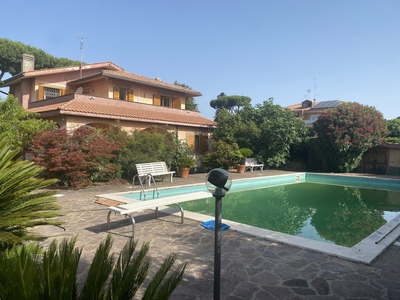 Villa Bifamiliare con giardino a Grottaferrata