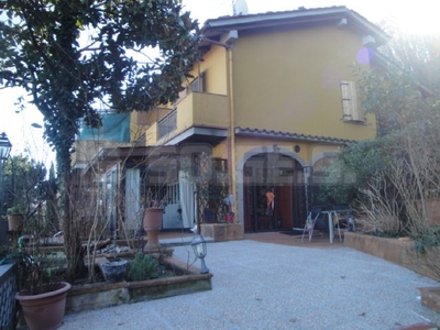Villa con terrazzo, Rignano sull'Arno rosano