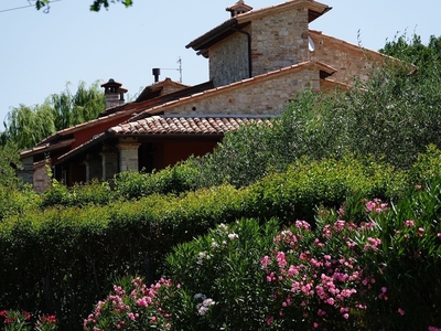 Lussuosa villa a Vasciano Umbria con piscina