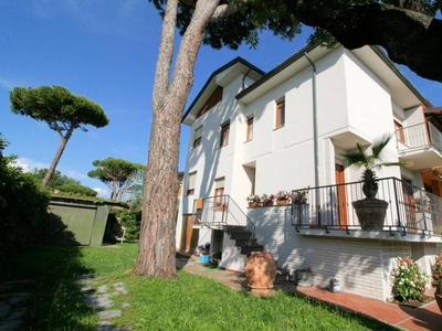 villa in vendita a Lido di camaiore