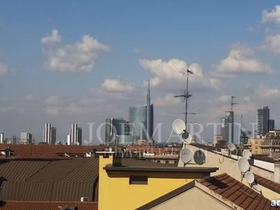 Appartamenti Milano Via San Giovanni Sul Muro cucina: A vista,