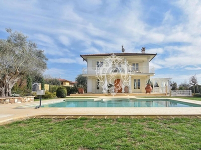 Prestigiosa villa di 300 mq in vendita, Pietrasanta, Italia