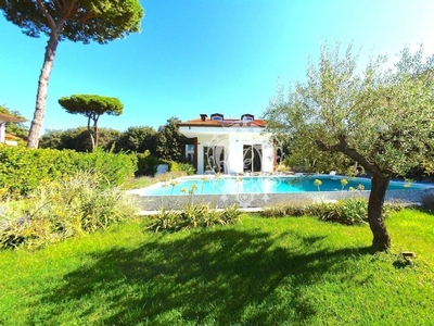 Prestigiosa villa in vendita Pietrasanta, Toscana