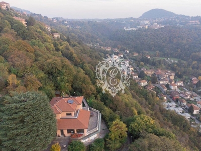 Villa in vendita Via Elio Zampiero, Como, Lombardia