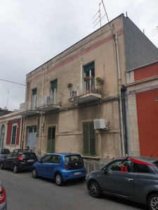Casa indipendente con terrazzo, Catania c.so italia - via leopardi