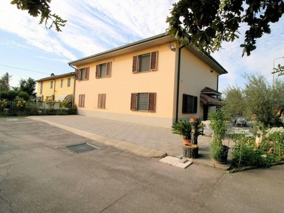 Esclusiva villa di 372 mq in vendita Altopascio, Italia