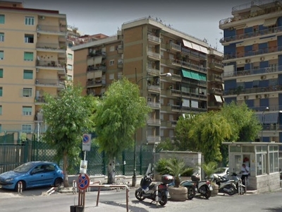 trilocale in rent a Napoli