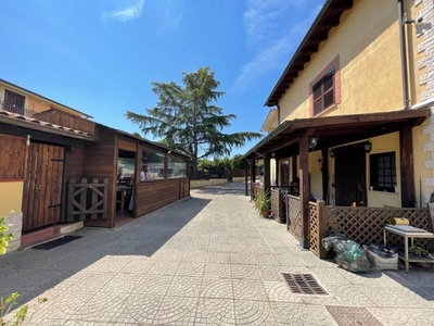 villa in vendita a Cesano