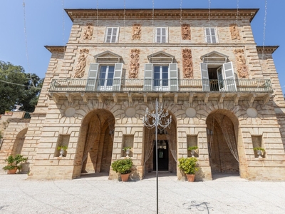 Villa storica 20 locali di 3.000 m² in Porto San Giorgio