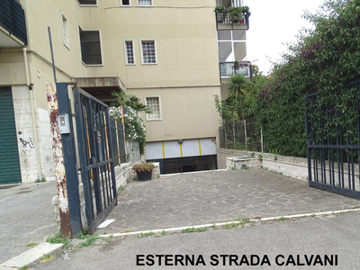Bari Carrassi Strada Calvani ampio locale seminterrato (opificio D7) con rampe in affitto