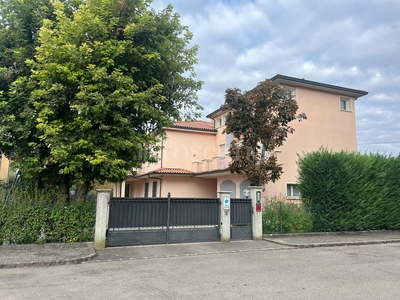 Casa a Modena in Via Marianna Saltini