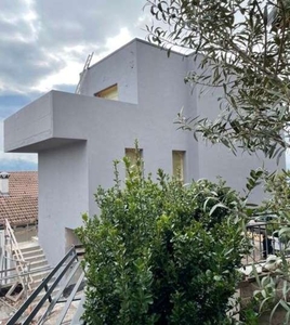 Casa indipendente a Trento, 6 locali, 3 bagni, 200 m² in vendita