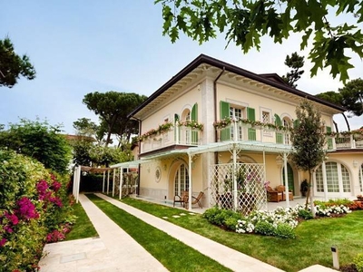 For Sale: Stunning Villa in Marina di Pietrasanta, Tuscany, 500 Meters from the Sea