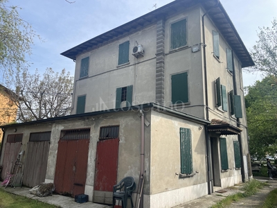 Palazzo a Modena in Via Nonantolana