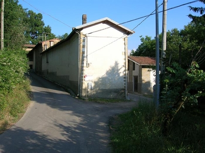 PODERE - CASTELNUOVO NE' MONTI (RE)